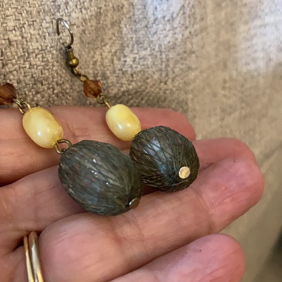 5/$25 Long vintage lucite dangle earrings. 1980s - Picture 2 of 4